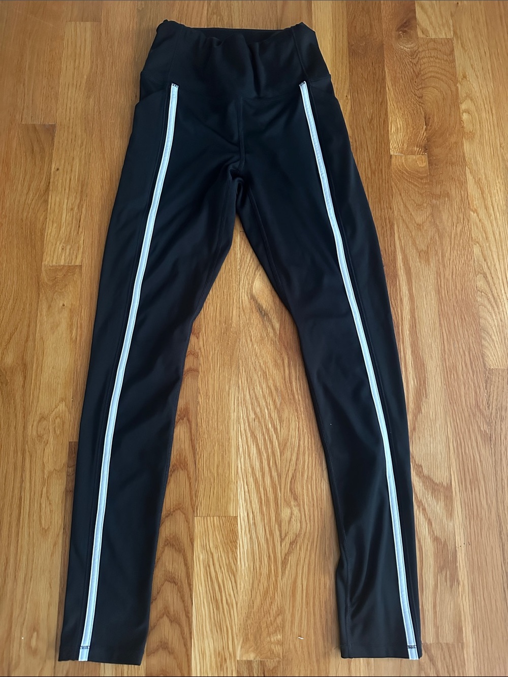 DSG High waisted/ Black w/ white raised pinstripe. Small, in like new condition